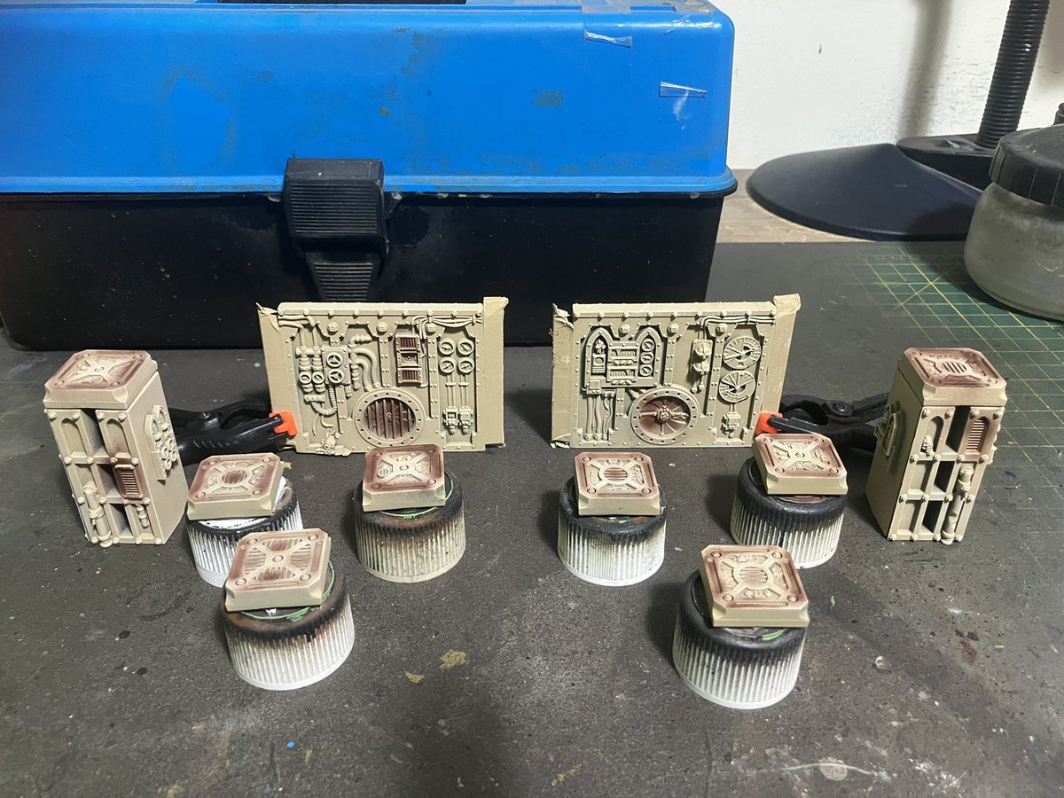 Penddraig131's tweet photo. Last batch of #gallowdark terrain drybrushed and airbrushed. Metals will start later this week and aiming to get the whole box finished by the end of the month.
#30k #horusheresy #zonemortalis #40k #boardingactions #killteam #Warmongers https://t.co/YAkaCHACVL