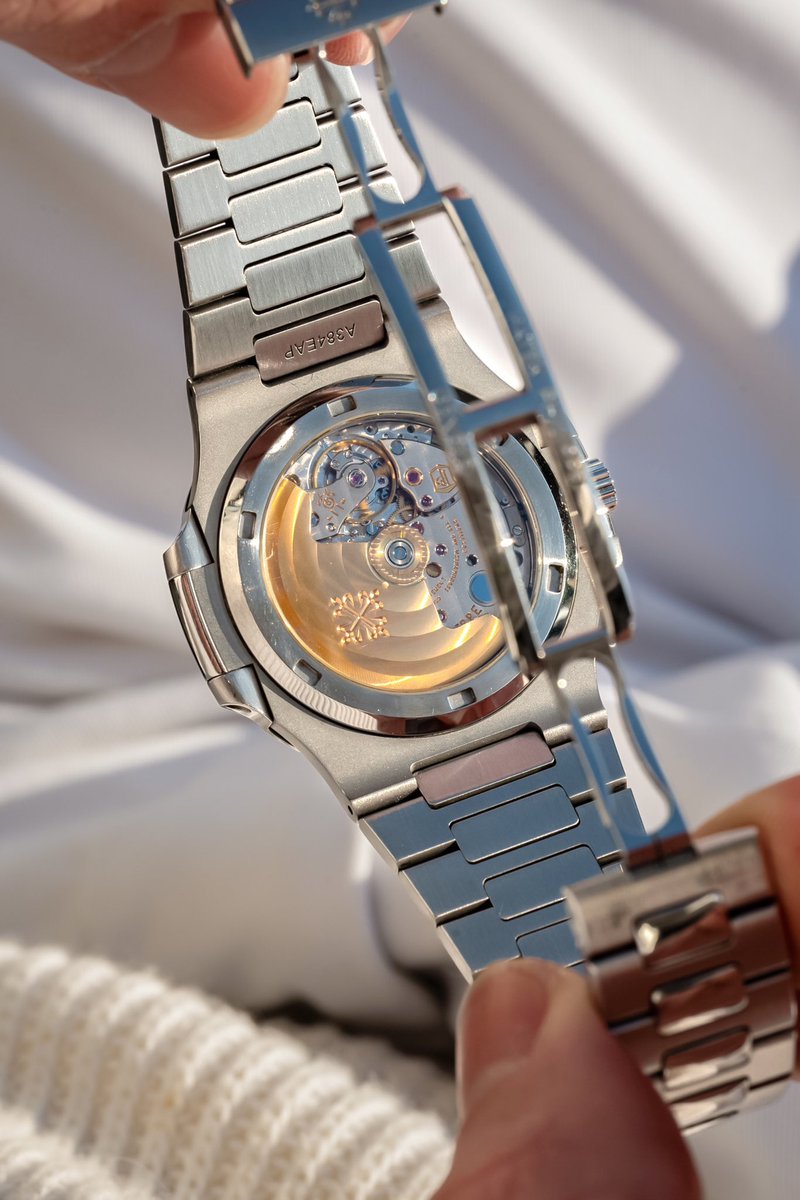 hairspringwatch's tweet photo. Finds. A ‘Piano’ dial 5711/1A-011, one of the least ‘special’ watches to appear in Finds. However, it has some potentially interesting origins that I’ve never heard discussed, harkening back to a prototype 3700. Or, perhaps, I’m imagining connections that don’t exist. Either way, it’s a somewhat boring watch with a potentially very interesting origin story. https://t.co/8sr5sYPeDN