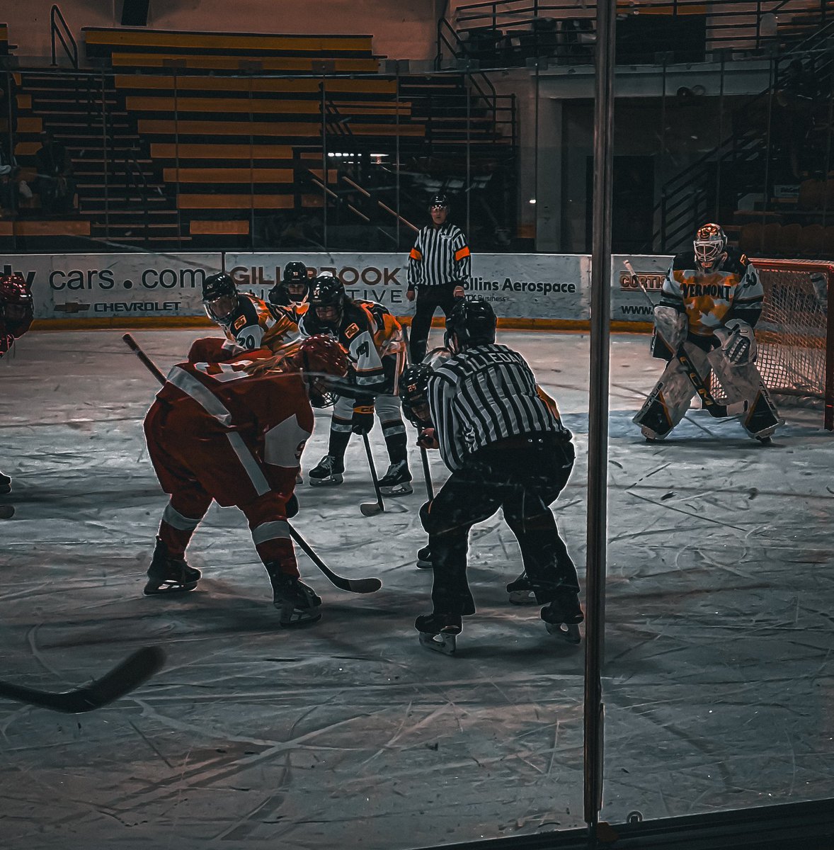tiff7510's tweet photo. Wow. Such a crush on this Linesman. 😍🖤🤍 https://t.co/m0R45FkNOH