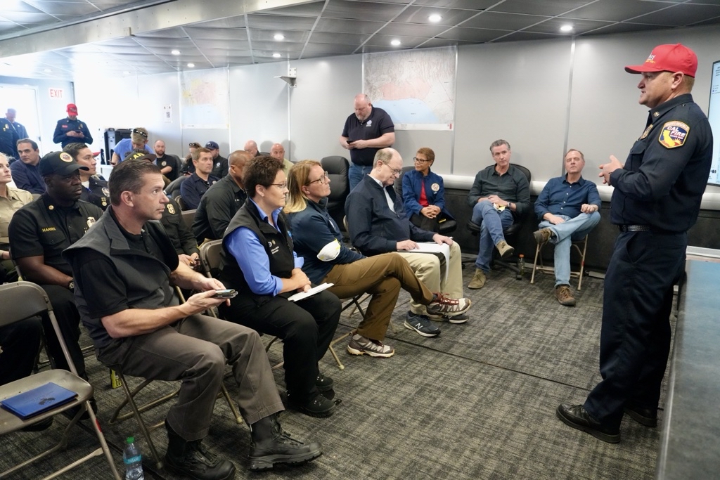 FEMA (@fema) on Twitter photo .@FEMA_deanne and USFA Administrator <a href="/DrLoriUSFA/">Dr. Lori Moore</a> engage with state and local officials in Los Angeles.
Our teams remain are on the ground to support response efforts for as long as we're needed. .@FEMA_deanne and USFA Administrator <a href="/DrLoriUSFA/">Dr. Lori Moore</a> engage with state and local officials in Los Angeles.
Our teams remain are on the ground to support response efforts for as long as we're needed.