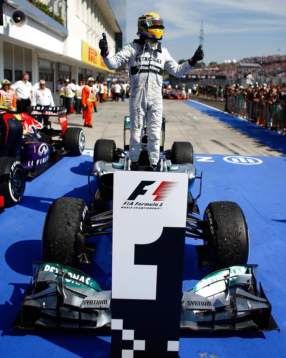 LewisHamArg44's tweet photo. Clasificando a un piloto por día:
Día 01/50
Lewis Hamilton 🇬🇧
Ritmo de Carrera: 10/10
Ritmo de Qualy: 10/10
Adelantamientos: 10/10
Defensa: 9.5/10
Lluvia: 10/10
Consistencia: 10/10
Lectura de carrera 10/10
Gestión de neumáticos 10/10
Experiencia: 10/10
Prime: 10/10
⭐⭐⭐⭐⭐ https://t.co/wHdVNdVM3z