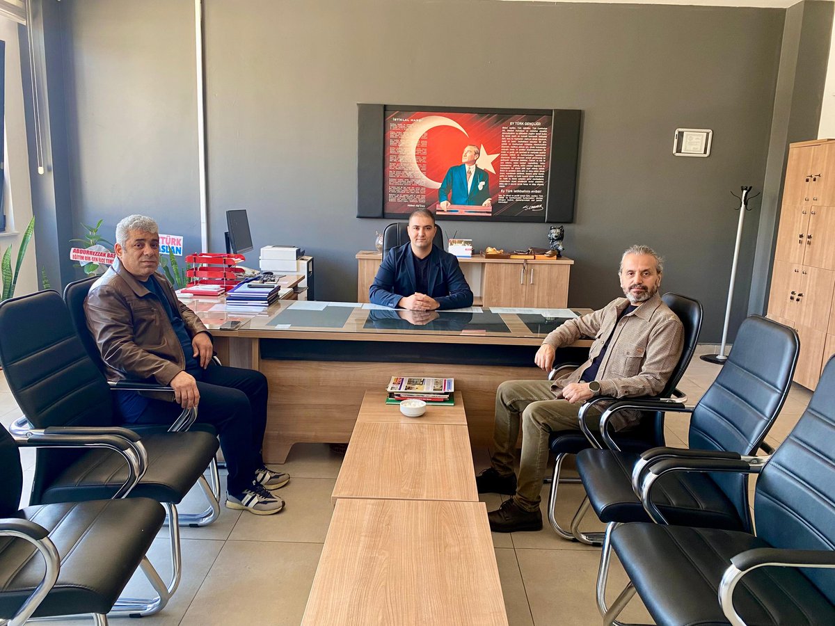 GAP Görme Engelliler Okulu okul müdürü Murat KAR ve memuru Mehmet YAĞCIOĞLU okul müdürümüze hayırlı olsun ziyaretinde bulundu.