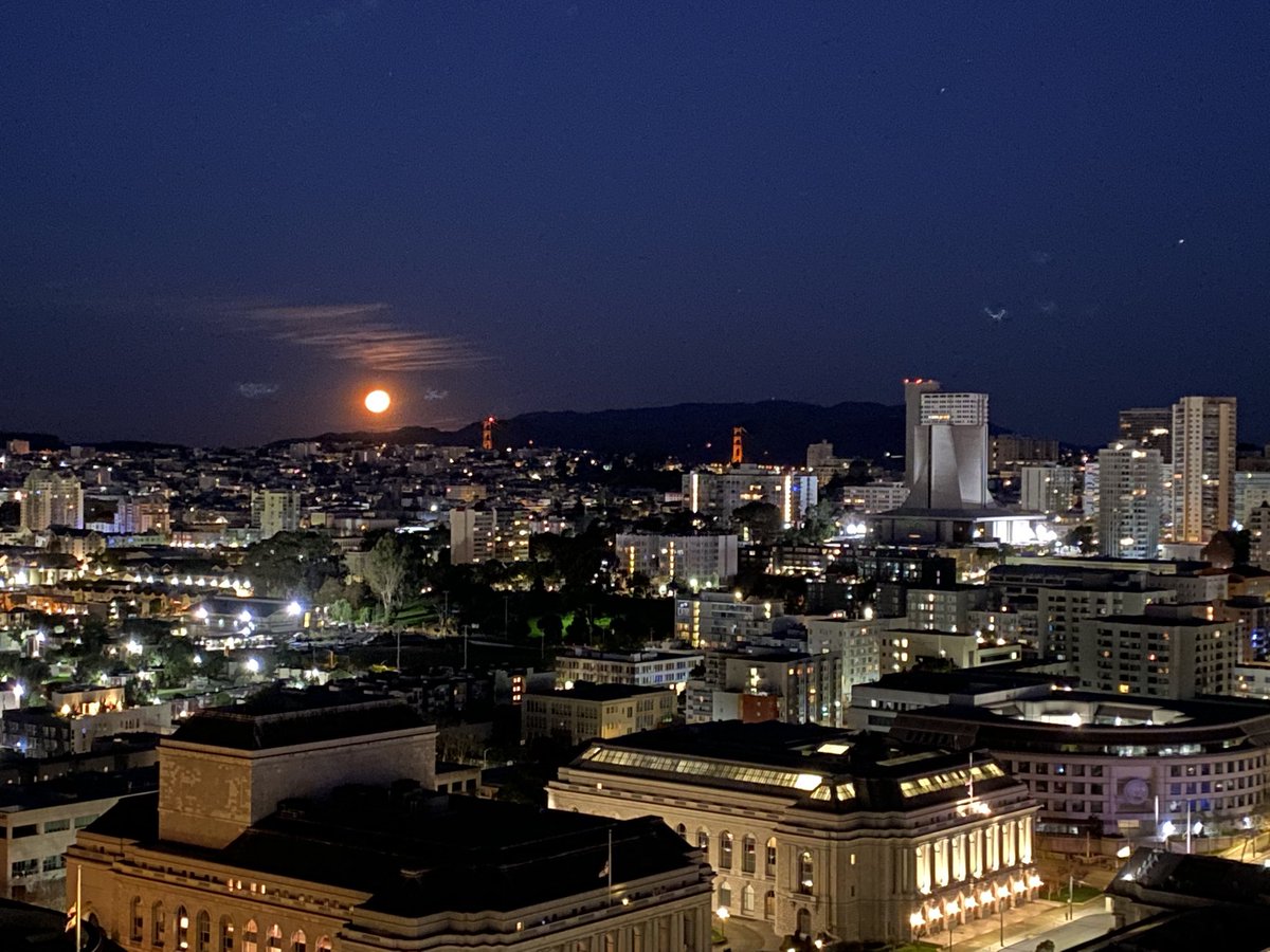 The hour before the dawn in #SanFrancisco - and one day before the Wolf Moon rises