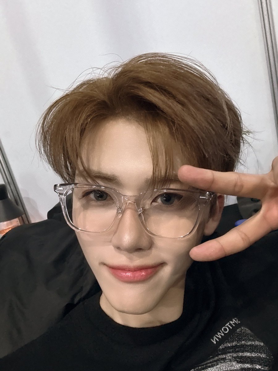 augustIune's tweet photo. JAEMIN SELCA WITH GLASSES https://t.co/TT1PwDgteg