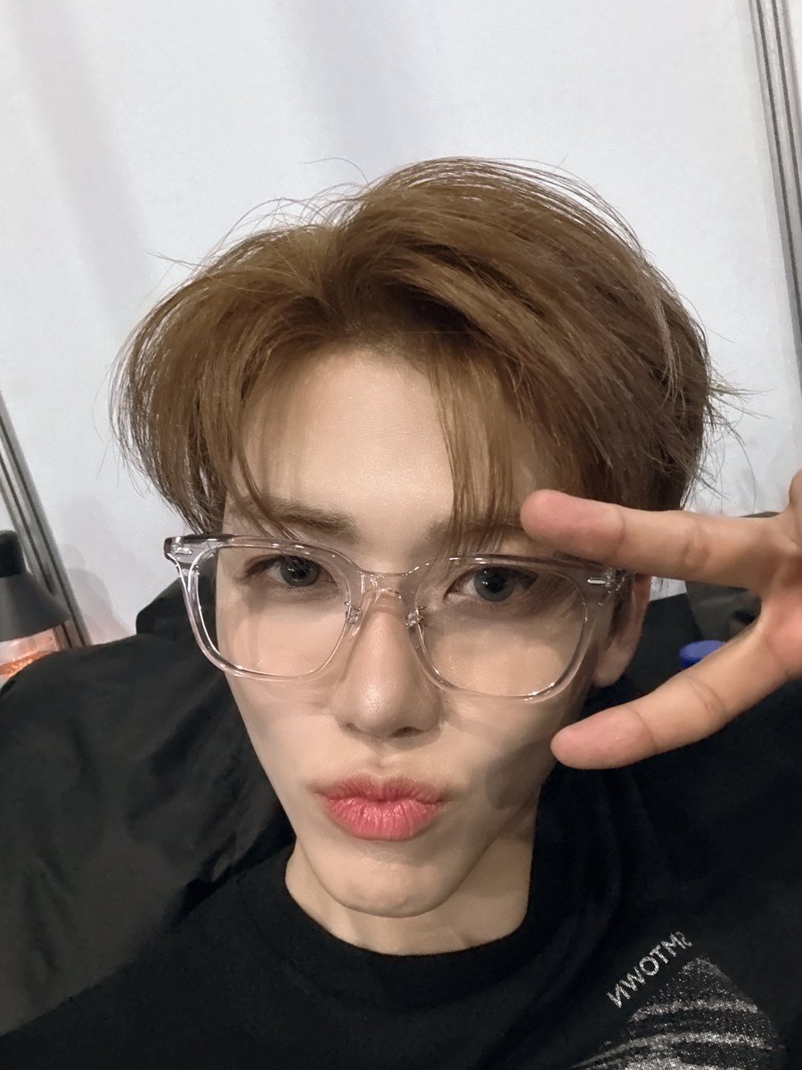 augustIune's tweet photo. JAEMIN SELCA WITH GLASSES https://t.co/TT1PwDgteg