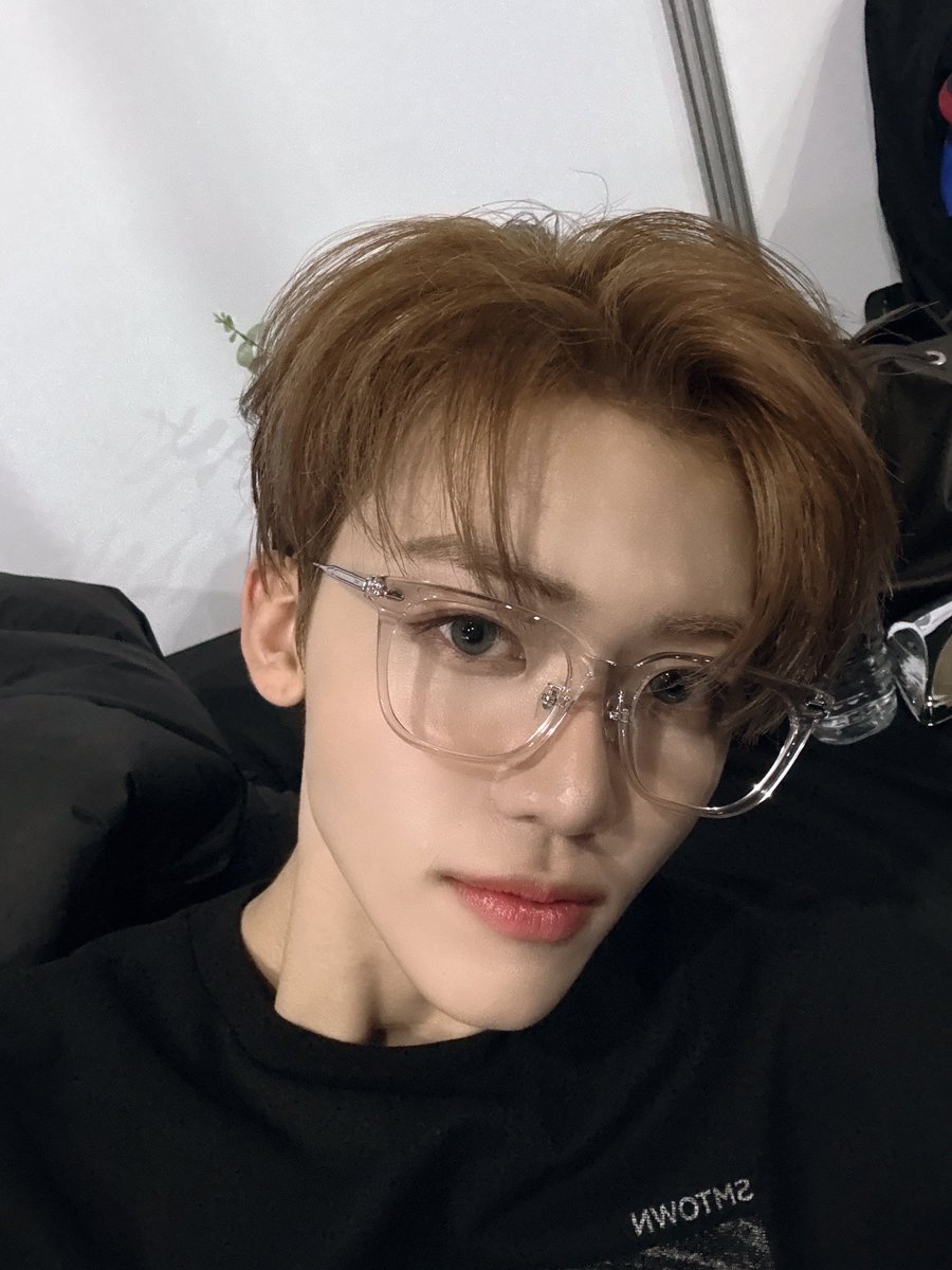augustIune's tweet photo. JAEMIN SELCA WITH GLASSES https://t.co/TT1PwDgteg