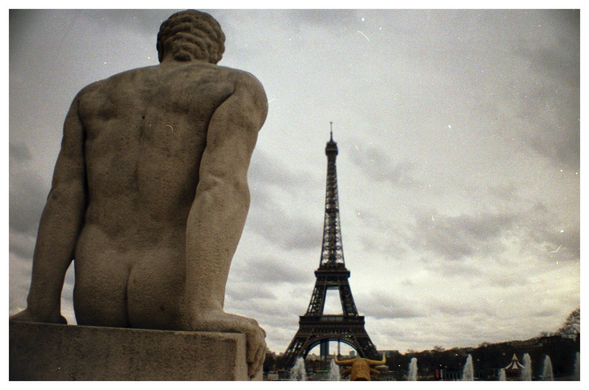 Wonder 

#filmphotography #analog #photography #Paris #35mm