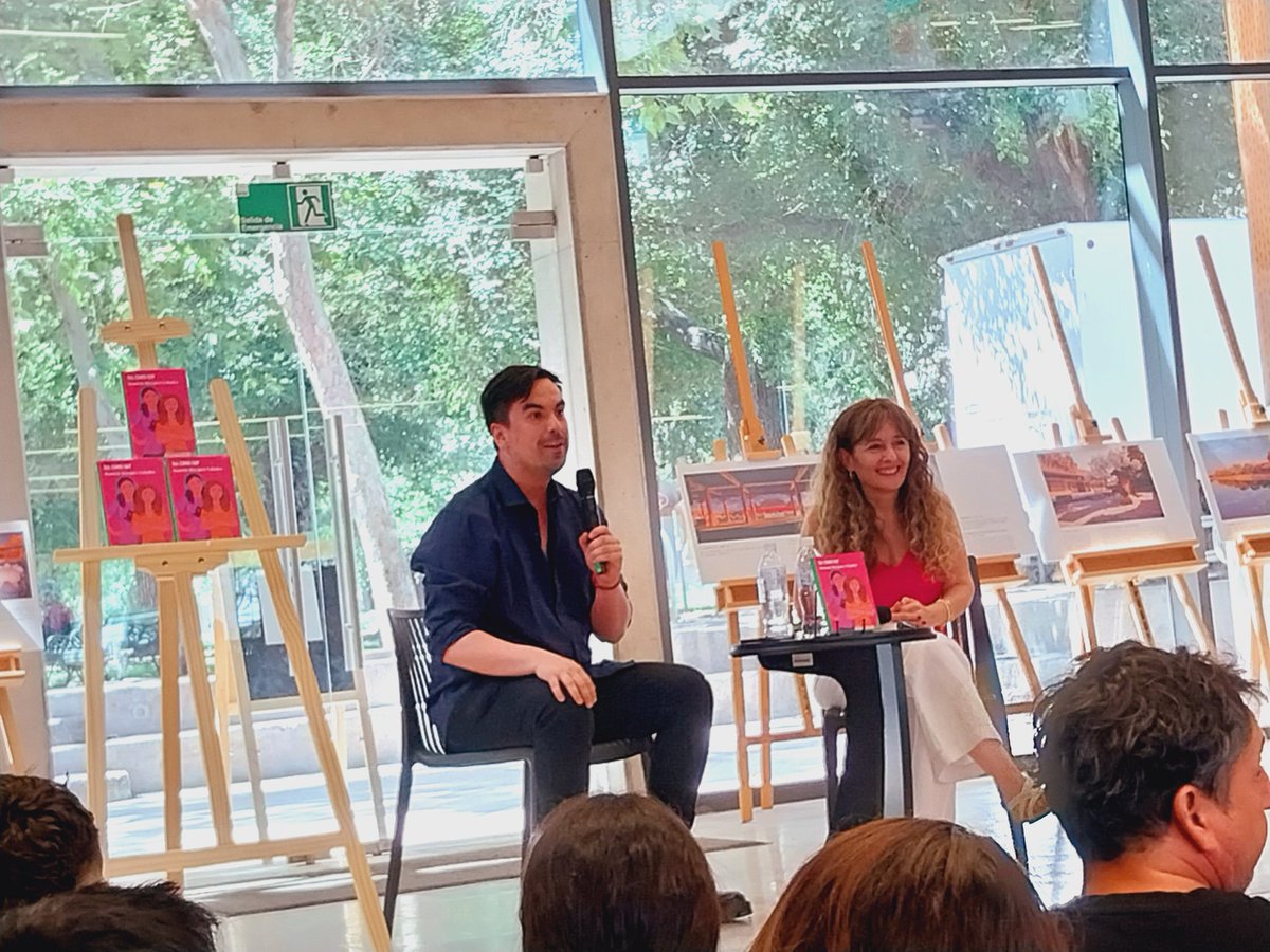 NaviaCris's tweet photo. Tarde literaria y de reencuentro junto a mi querida Daniela Márquez Colodro @dani_marquez_colodro  y la presentación de su quinto libro "Tal Como Soy" 📚👩🎧🎻👩🏻‍🦰 Mucha luz y éxitos para este 2025 ! 🫶✨️✨️👏 https://t.co/AmfZxjjGYH