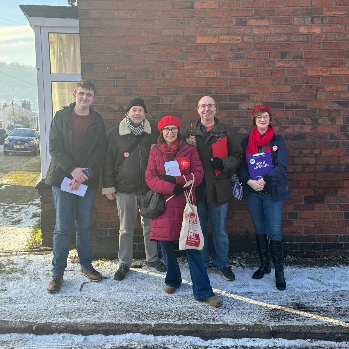 LabourInStone's tweet image. Happy Sunday! It's been a busy week in Stone, Great Wyrley &amp;amp; Penkridge. We held our first constituency meeting of the year, caught up with Borough Councillors @antreid &amp;amp; @JacBrownLabour, &amp;amp; supported @NUL_Labour speaking to residents ahead of the Town Ward by-election ✌️🌹