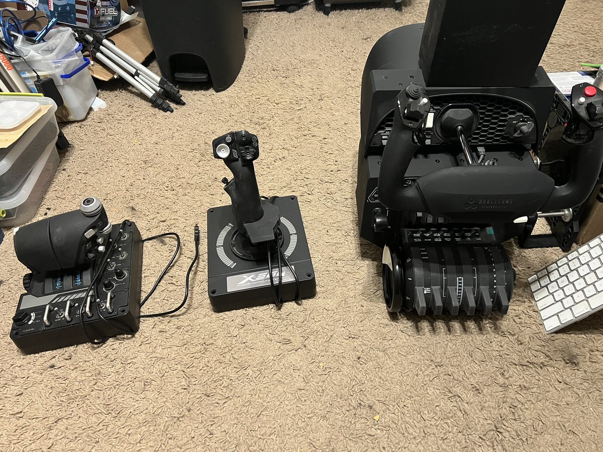 papabearaz's tweet image. Thinking it’s time to dust off the flight simulator controllers. Wish I had a collective controller for some helicopter action. #flightsimulator