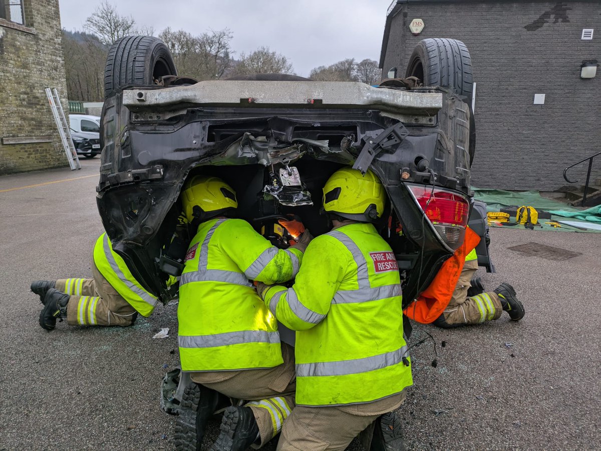 abewdhq's tweet image. Pictures from the weekends RTCO module two Course at Dunoon community fire station were our On Call firefighters brushed up on their RTC skills. #Oncall #Dunoon #Teamwork #SFRS #lifelonglearning 🚒🔥