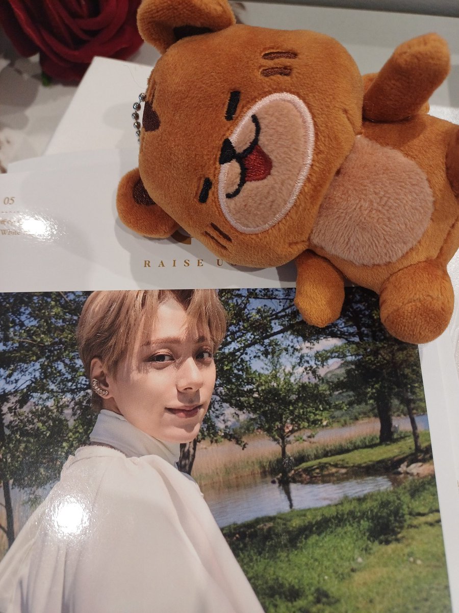 ijuyrma3b's tweet photo. คาเฟ่วอนอัส6ขวบ (และเฟ่อัสครั้งที่2ของพ้ม 🙌🏻) ปีที่แล้วว่าของเยอะแล้ว ปีนี้ของเยอะยิ่งกว่า จัดหนักจัดเต็มสุดๆ พสสต๊าฟน่ารักทุกคนเลย เชียร์พี่บ่าววอนอัสเหมือนเชียร์มวยสุชๆ 55555555 ขนมที่ร้านยังอร่อยจนต้องสั่งเพิ่มอีก ขอบคุณสำหรับคาเฟ่น่ารักๆ นะค้าบ 🫶🏻🩵 #ROADTOONEUS https://t.co/argcwzl2hf