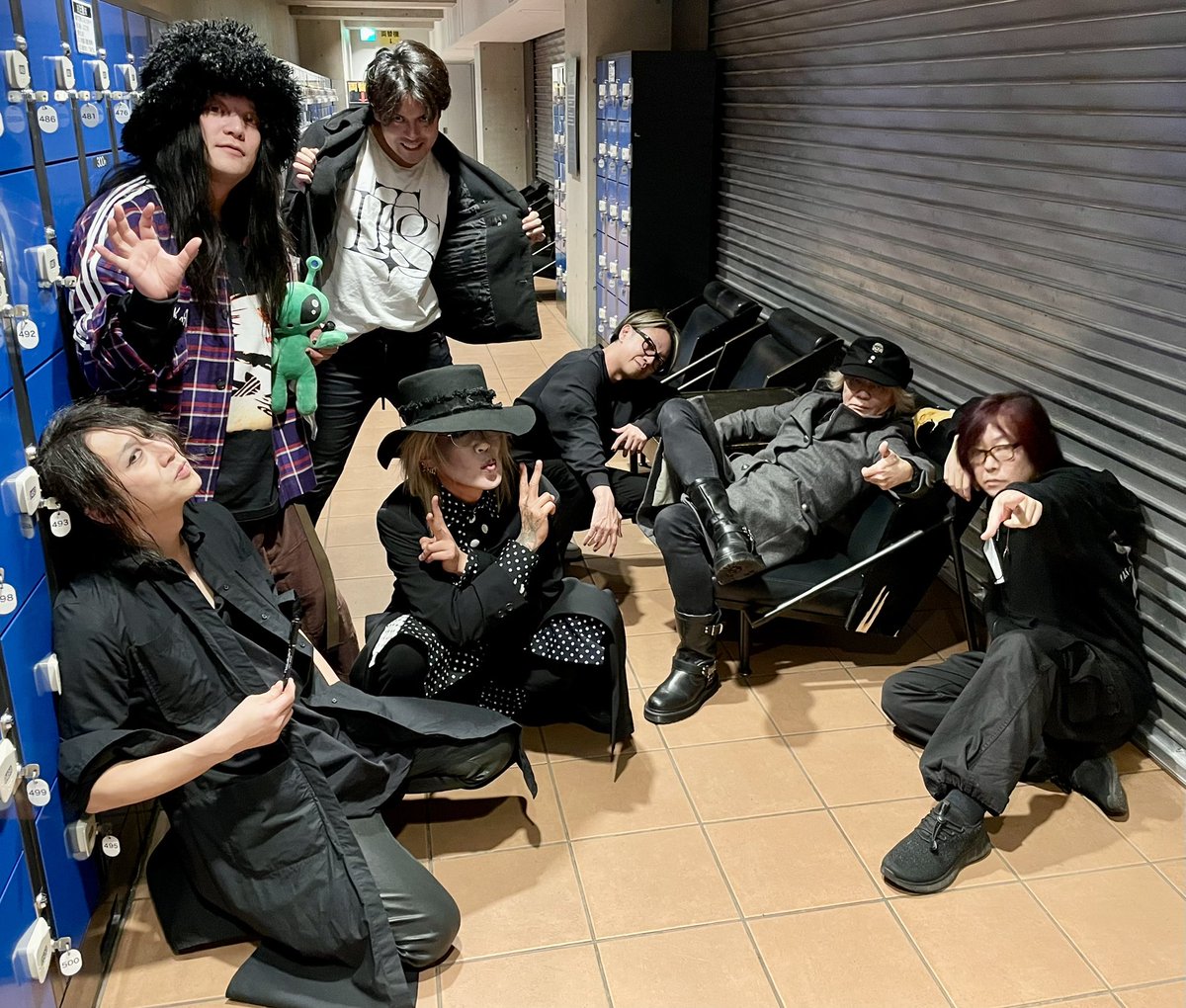 ATTICMARU's tweet photo. -大工事2025成功祈願新年会DJ書き初め-
初開催の豪華なDJイベント、大変楽しい1日でした!
ご来場いただいた皆様、ありがとうございました!!
#荒瀬大
#közi
#crazycooljoe
#横山和俊
#kawamotoryusuke
#yashima
#morishige https://t.co/EF69J2lWZb