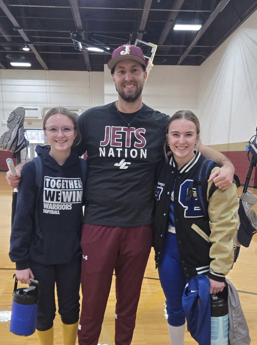 M_Hilberer20's tweet photo. Thank you @JCJets_Softball and @JoGwiz for a great pitching camp! I had a great time and I appreciate the pointers and drills that we learned. 
#JetBall✈️🥎 #WearTheCrown @CrownSoftball1 https://t.co/PA1qYiwUBx