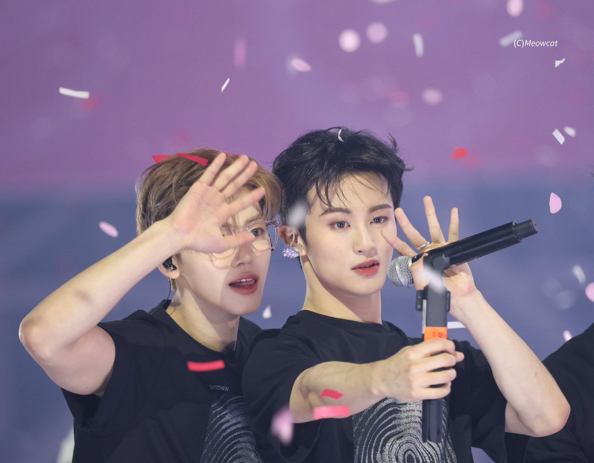 meow_cat_99's tweet photo. 250112 smtown 빛 엔딩 

#마크 #MARK #NCTDREAM #NCT127 #マーク https://t.co/XWfkZIur5O