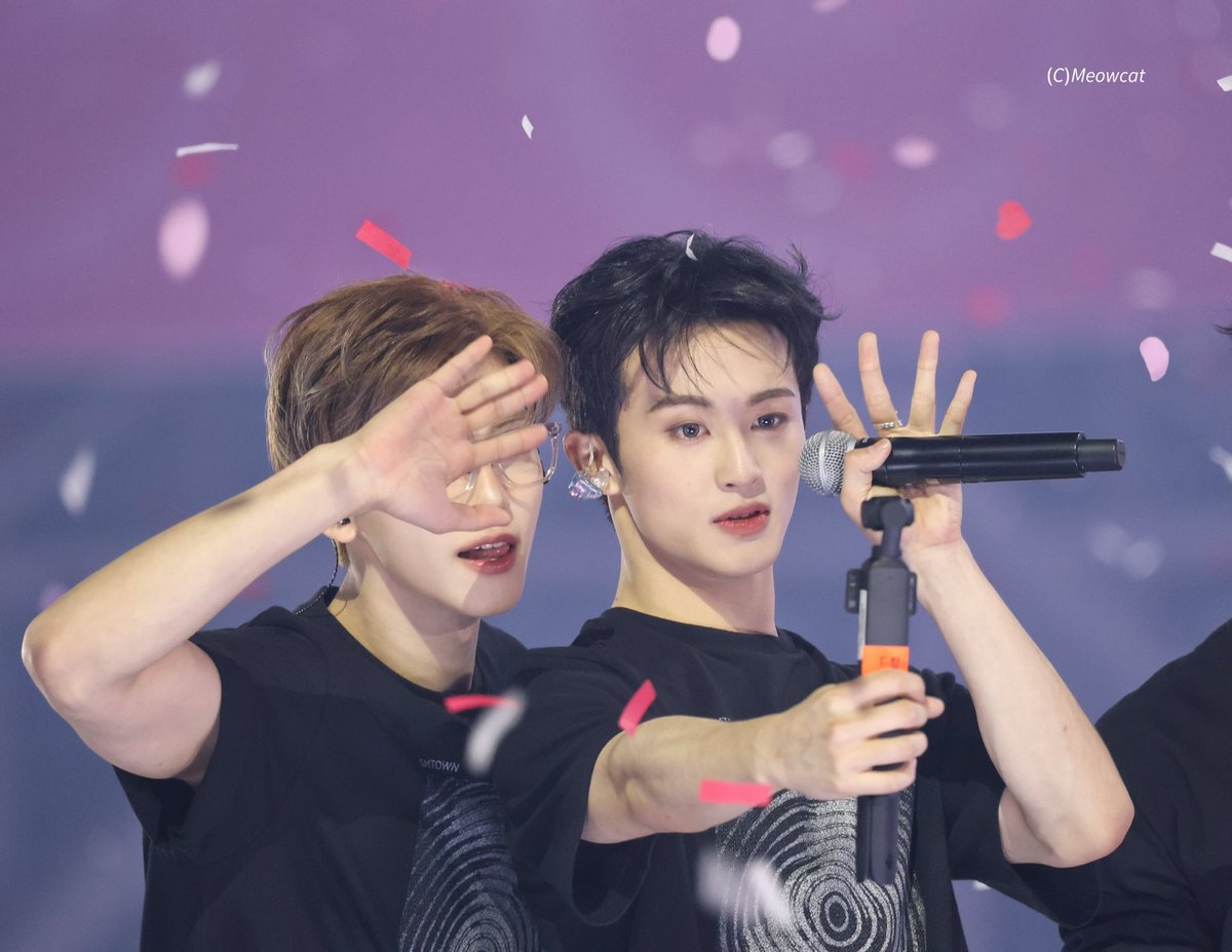 meow_cat_99's tweet photo. 250112 smtown 빛 엔딩 

#마크 #MARK #NCTDREAM #NCT127 #マーク https://t.co/XWfkZIur5O