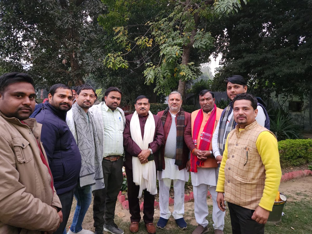 SwadeshAdvo's tweet photo. पूर्व उप मुख्यमंत्री,उत्तर प्रदेश, पूर्व राष्ट्रीय उपाध्यक्ष,भाजपा वर्तमान राज्यसभा सांसद माननीय डॉ दिनेश शर्मा जी से भेंट कर जन्मदिन की शुभकामनाएं प्रेषित कर आशीर्वाद प्राप्त किया। साथ में बड़े भाई सुनील शुक्ला जी

@drdineshbjp https://t.co/Txu6m9YHUY
