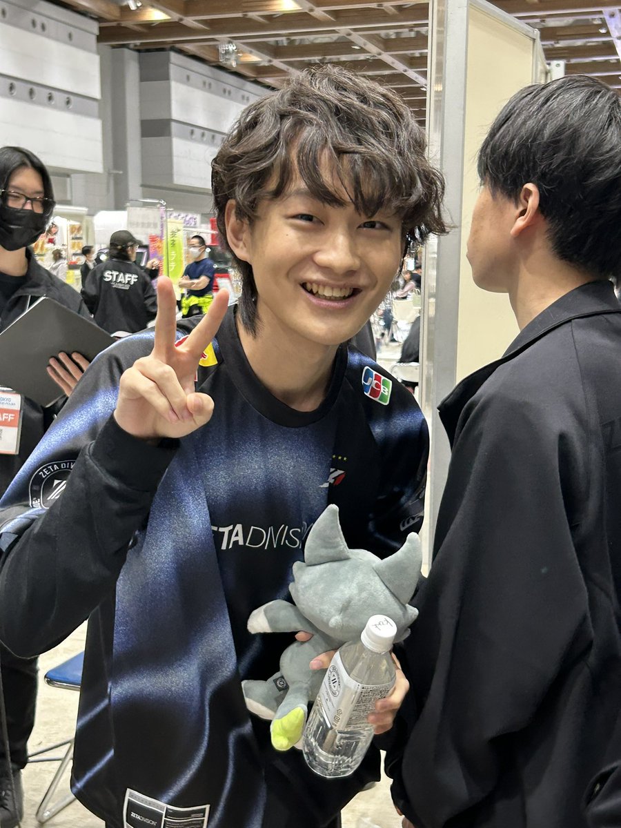 kakka3kakka3's tweet photo. 2025 authentic jersey カッコよすぎる。

#ZETAあけおめファンミ 
#東京eスポーツフェスタ2025 
@kazuneko_hima 
#ZETAくん https://t.co/KzedqqytAT