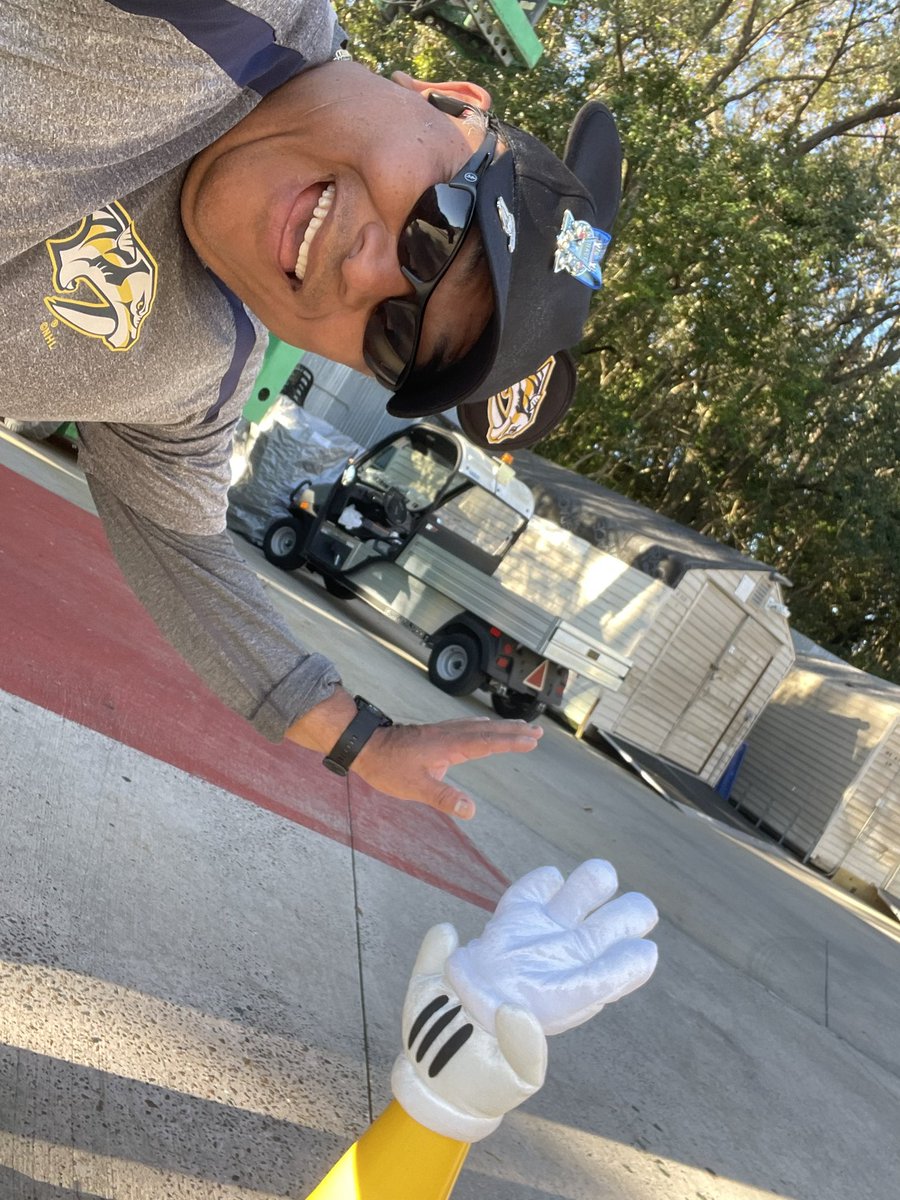 The_Pred_Head's tweet image. Getting down to the nitty gritty! Just a 10K left but for those who have run a marathon before, you know this is the hardest 10K of your LIFE! 

The fact that @Predxican98 is 33.1 miles into the #GoofyChallenge and still has a smile on his face just goes to show how great he is!