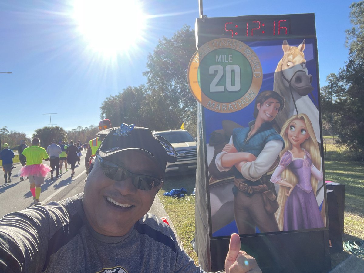 The_Pred_Head's tweet image. Getting down to the nitty gritty! Just a 10K left but for those who have run a marathon before, you know this is the hardest 10K of your LIFE! 

The fact that @Predxican98 is 33.1 miles into the #GoofyChallenge and still has a smile on his face just goes to show how great he is!