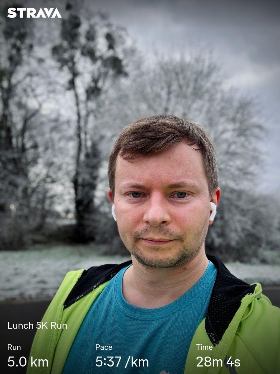 mwilsonastro's tweet photo. Upping the pace a bit today, now very close to my race pace and a very good effort today. Very very cold and a bit slippery, but absolutely stunning winter wonderland scenery today 🏃🏻♂️🥶❄️ #running #5k #5krun #5km #5kmrun #cold #winterwonderland #runninginthecold https://t.co/FyBY1M3SzJ