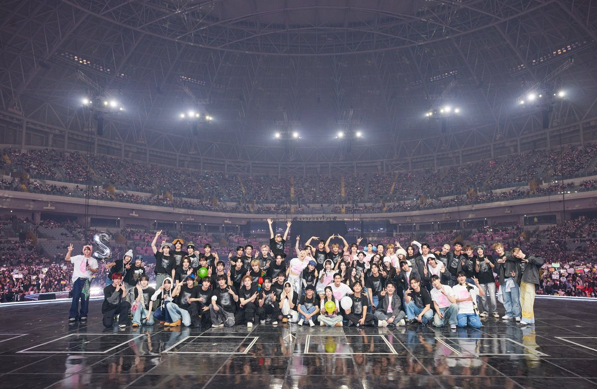 SMTOWN FAMILY PHOTO📸
in SMTOWN LIVE 2025 [THE CULTURE, THE FUTURE] in SEOUL

마지막까지 함께해 주신 PINK BLOOD 여러분께 진심으로 감사드립니다.
앞으로도 계속 소중한 추억을 만들어 나가요! 💖

#SMTOWN #SM_30thAnniversary
#SMTOWN2025 #SMTOWN_LIVE #SMCU