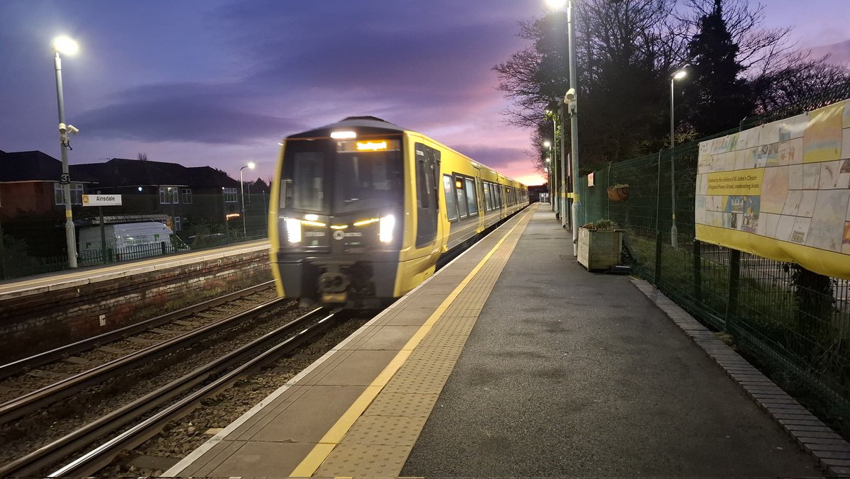 mikel01's tweet photo. @merseyrail Here's some pictures for you of sunset over Ainsdale station on Christmas Eve 2024, with a train leaving for Liverpool Central and another arriving with a Southport service. 🌅🎄 https://t.co/s0fIXqMR1g