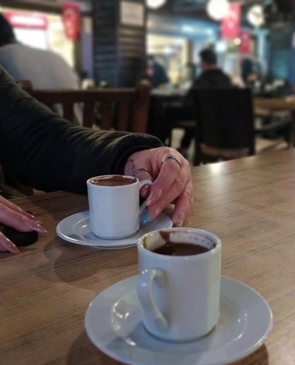 glertunal1's tweet photo. Sıcak bir ele ihtiyacın mı var ? 
Kahve fincanı tut" Duygusallığa gerek yok 😁🤣 https://t.co/85JxRdDhPs