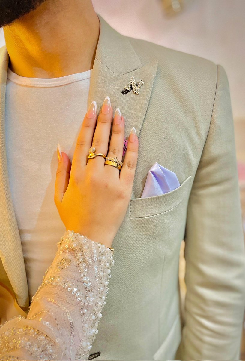 3wadNour's tweet photo. Bling Bling!!
I got his ring✨💗💍 https://t.co/kIKNK1nIaP