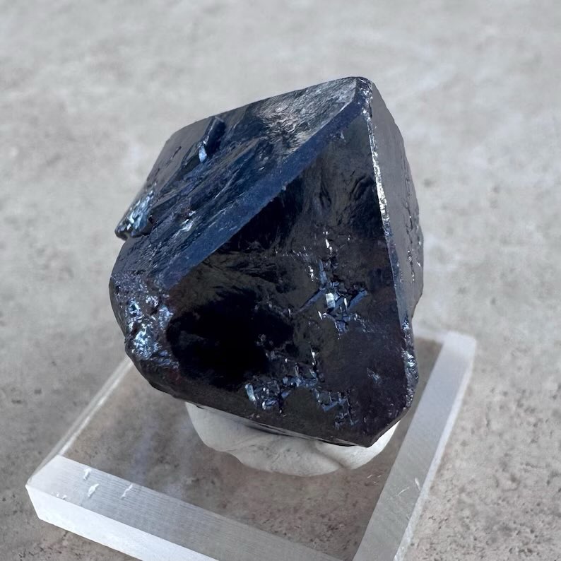 exoticcrystals's tweet image. ⚜️Rare 1" Cuprite Crystal from Rubtsovsk Mine, Altai Krai, Russia⚜️ #cuprite