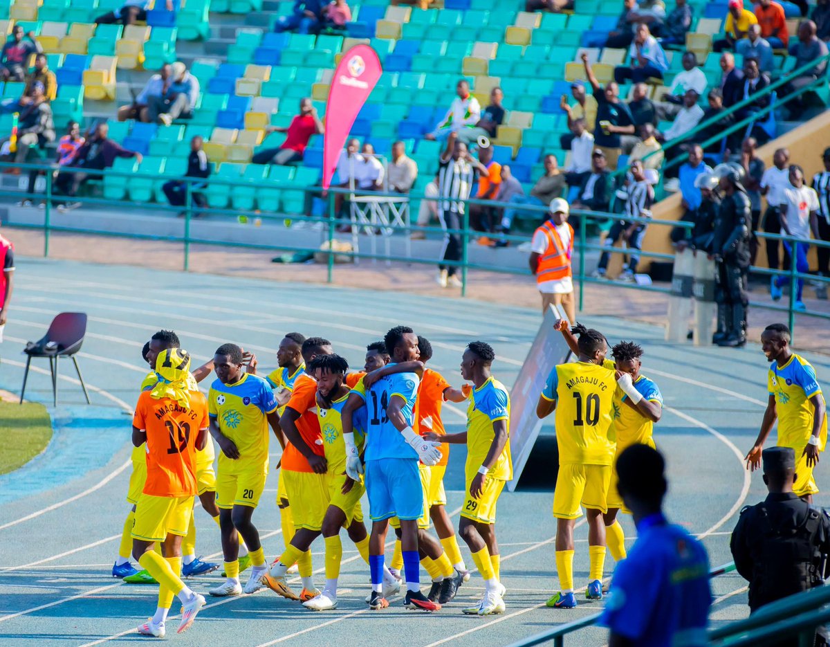 Nyamagabe's tweet photo. Kuri Stade Mpuzamahanga ya #Huye, @AmagajuL FC amaze gutsinda @aprfcofficial igitego 1-0 mu mukino usoza imikino ibanza muri #RwandaPremierLeague. 
@FERWAFA @Radiorwanda_RBA @MagicSportsTV_ #RBASports #RPL 
@Rwanda_Sports @RwandaLocalGov @RwandaSouth @AKayitesiAlice @mwungeri https://t.co/YWJp34b4jB