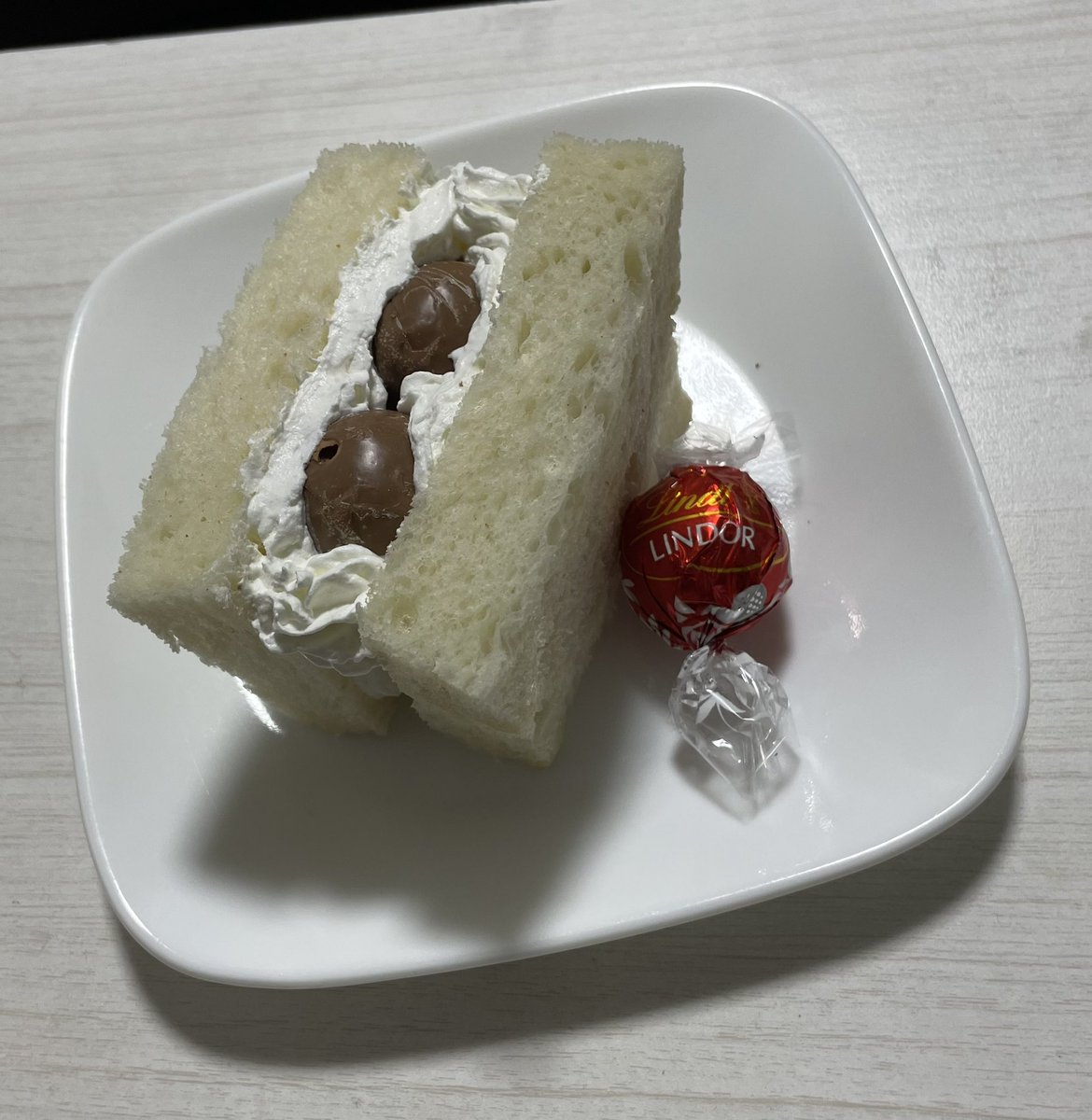 watanREALITY1's tweet photo. 櫻子様が最強だと思うサンドウィッチを、ということなのでリンドールの、、、
すごい雑ですね^_^ https://t.co/PXLuitHUvV