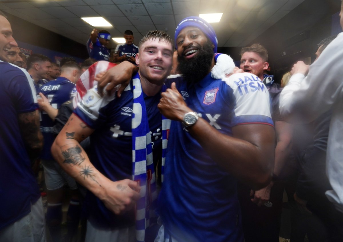 ChesterfieldFC's tweet photo. Over 300 career appearances ✅
Saint Lucia international ✅
One League Two title with Accrington Stanley ✅
Two promotions with Ipswich Town ✅
Signed for Chesterfield ✅

Janoi Donacien 🇱🇨

#Spireites | @J4Dona https://t.co/G3VH0Wfv4b
