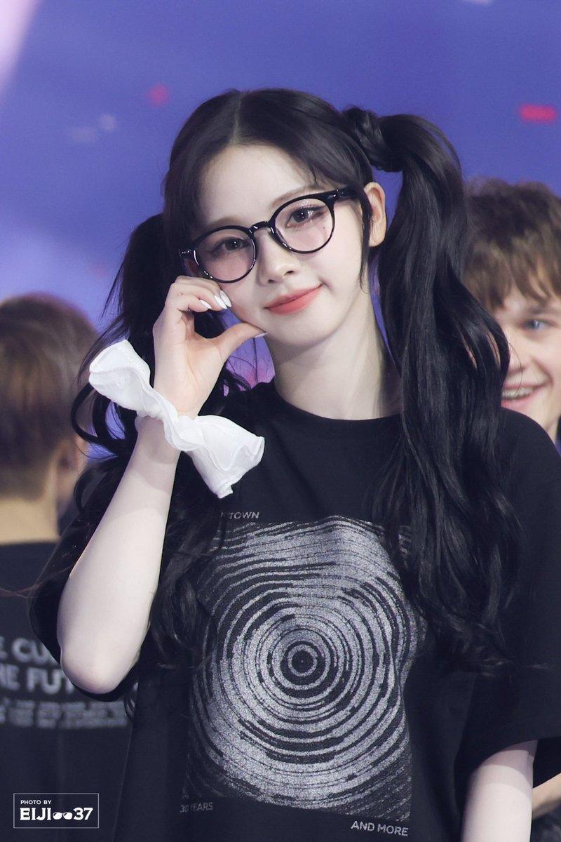 hourly karina tweet media