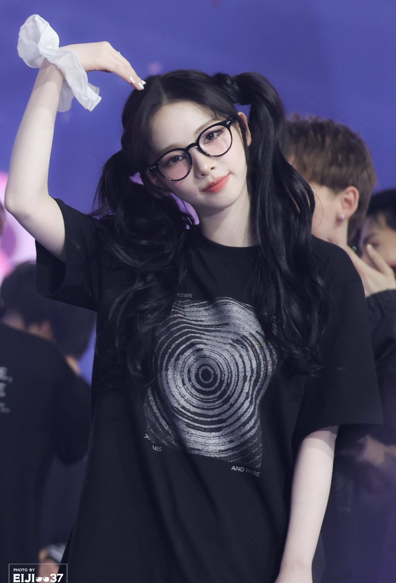 hourly karina tweet media