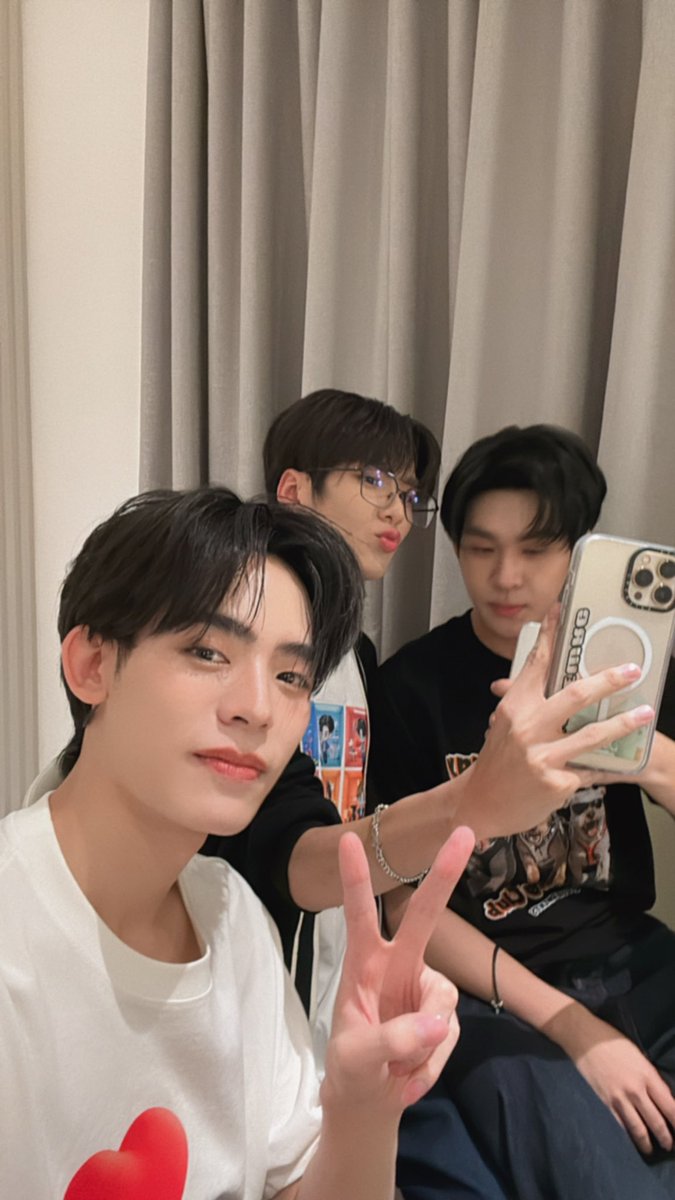 porsuppakarn's tweet photo. มากันยังค้าบบบบ
YOUR SKY EPISODE9
#YourSkySeriesEP9 https://t.co/rhiUi9mf0F