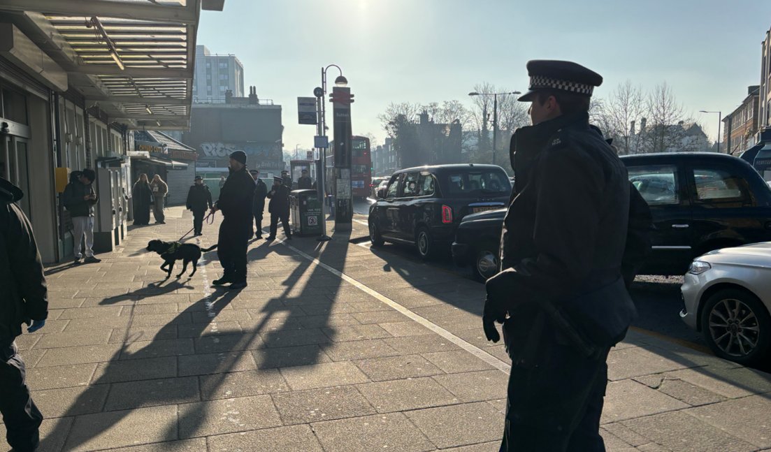 Yesterday we assisted with a passive drugs dog operation at Sutton Train station. We loved working with the dog handlers and of course PD Saffie and PD Bella 🐾