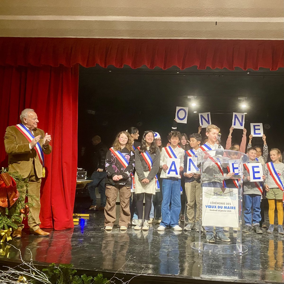 MartadeCidrac's tweet photo. Dans le contexte politique et budgétaire de notre pays, cette année, les voeux des maires et des élus sont empreints de gravité.

Une belle occasion de rappeler leur rôle essentiel dans la vie de nos communes.

Bon dimanche !

#Voeux2025 #Louveciennes #VillennesSurSeine #Orgeval https://t.co/b4BLLBX6R8