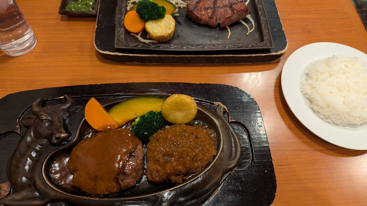 今日は年始さわやかのリベンジしてきました
食べ比べた結果オニオンソースが至高です