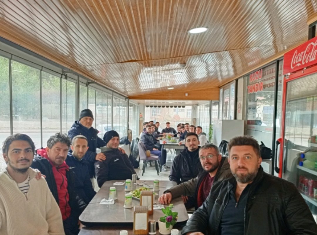 Şampiyonluğun kapısından dönem takımımı tebrik ediyorum. İnşallah seneye şampiyon alayunt spor. 
Tüm futbolcu arkadaşların ayağına sağlık