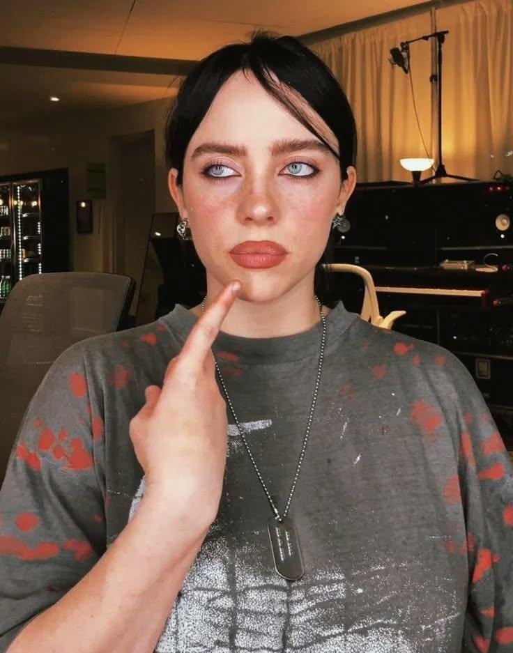 TayGooner22's tweet photo. Today's girl of the day is: Billie Eilish! https://t.co/SV2C2qApNv