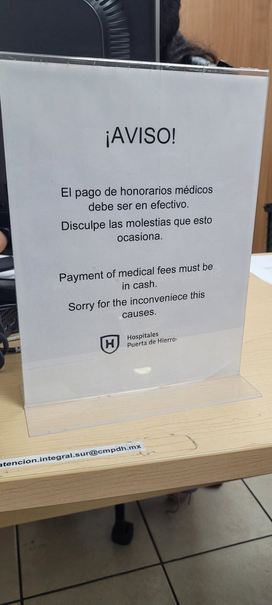 agarzae's tweet photo. Se me hace que  los doctores no pagan impuestos. Allí viene el nombre del hospital acá en Guadalajara 
@SATMX https://t.co/u7QZIXuLQq