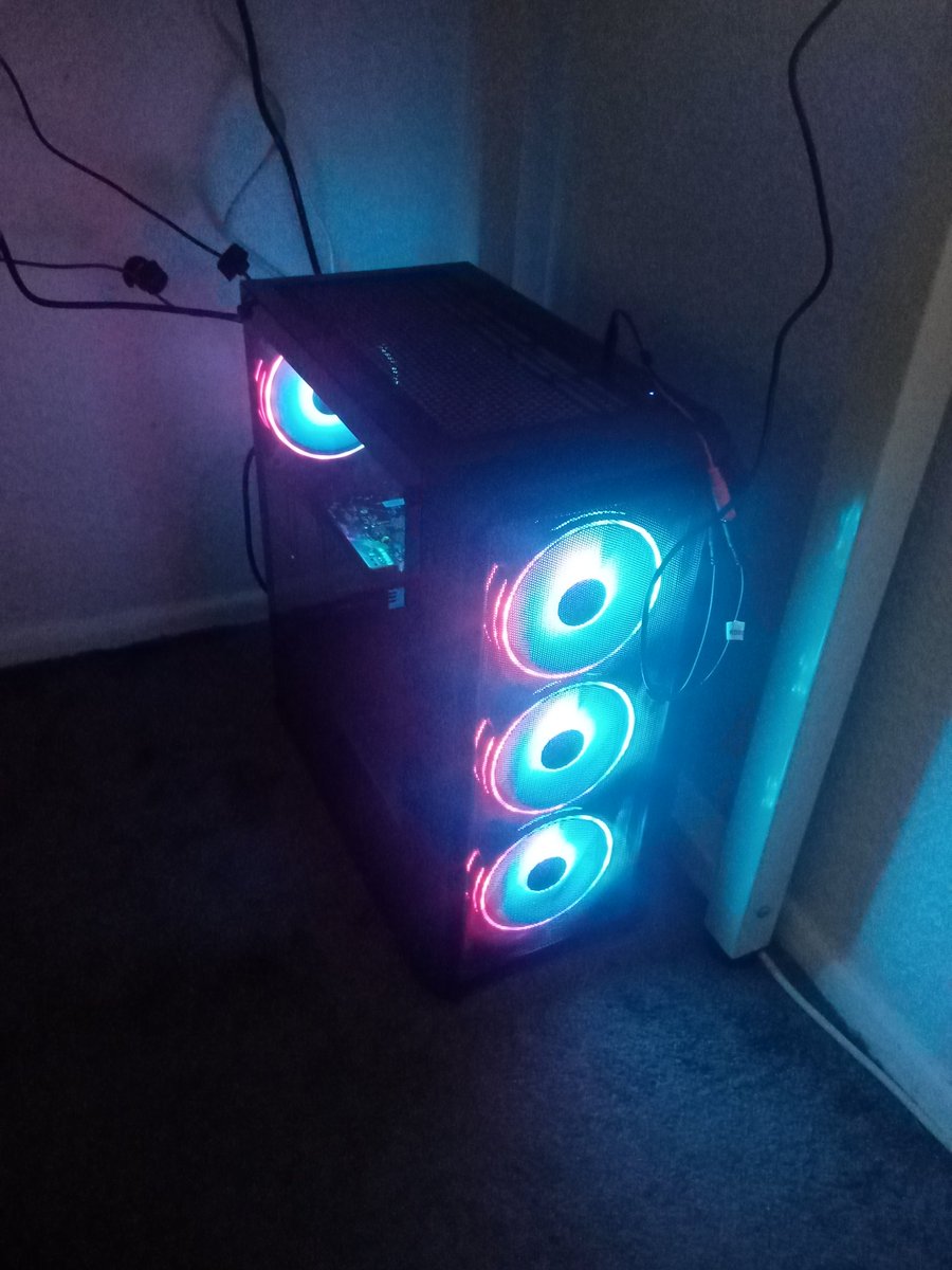 I just got a new setup, is still has internet issues and is downloading very slow but it be fixed soon. Can't wait to play other games😁

PC : x-kom.de/001267074-silv…
MONITOR : x-kom.de/001276730-lg-u…
ADAPTER : x-kom.de/102638-tp-link…
KEYBOARD AND MOUSE : x-kom.de/437475-redrago…