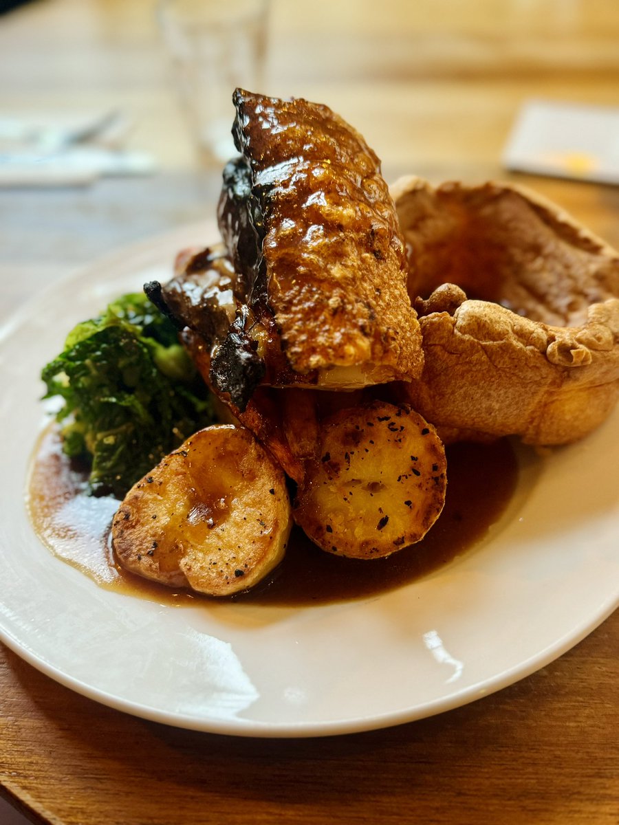 TheHerne's tweet photo. Roast service in full swing π½οΈ π€€ #SE22 #LondonPub #Eastdulwich #Roasts https://t.co/vVynBIfZ7k