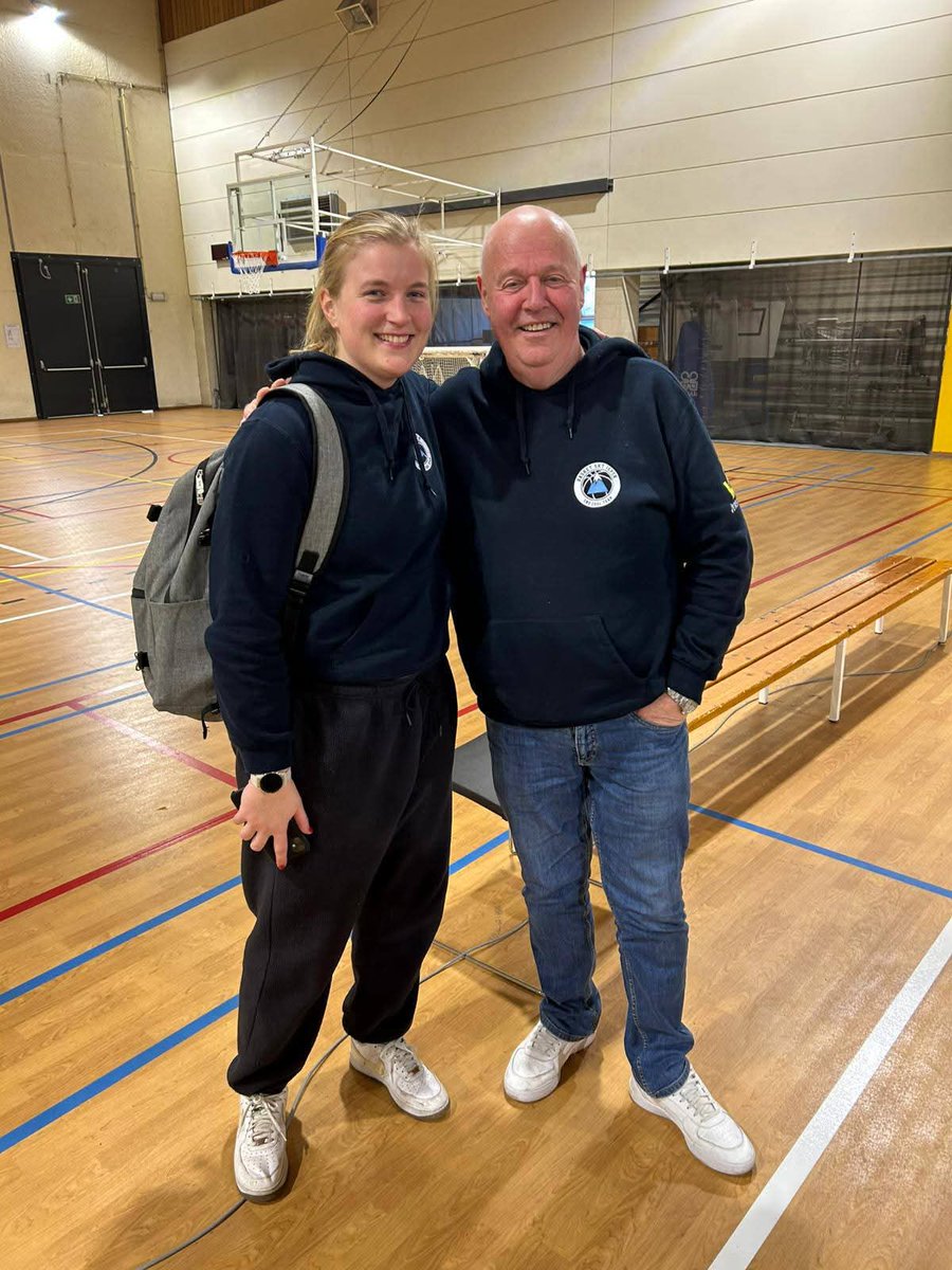 Fier als een gieter Ploegafgevaardigde te mogen zijn van zo een grote madame coach <a href="/HanneMestdagh/">Hanne Mestdagh</a> <a href="/basketieper/">Basket SKT Ieper</a> 🏀🏀🏀