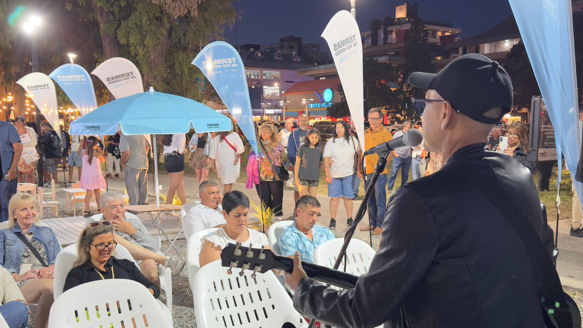 casadesantiago's tweet photo. Postales de la noche 📸

#pedrosilva #pinamar2025 https://t.co/EU3ahp2fVq