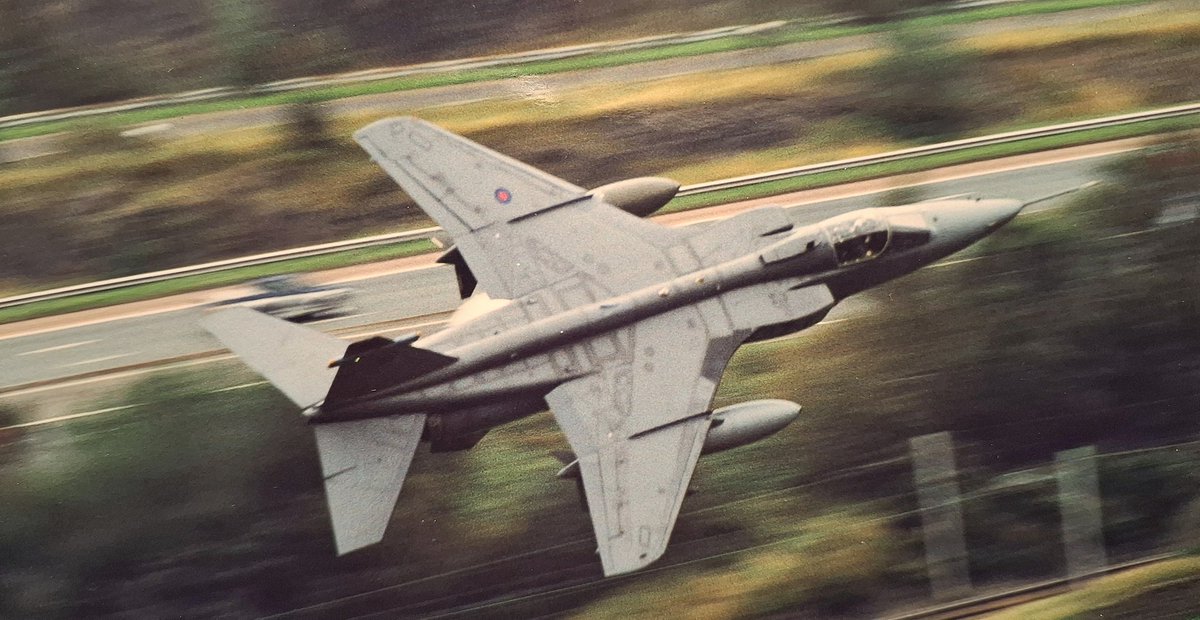 otafox1's tweet photo. #BackintheDay before the advent of digital a Jaguar GR1 of 54Sqn head's north through #LFA17 #avgeek #militaryaircraft #aviation https://t.co/81YSsB0hU1