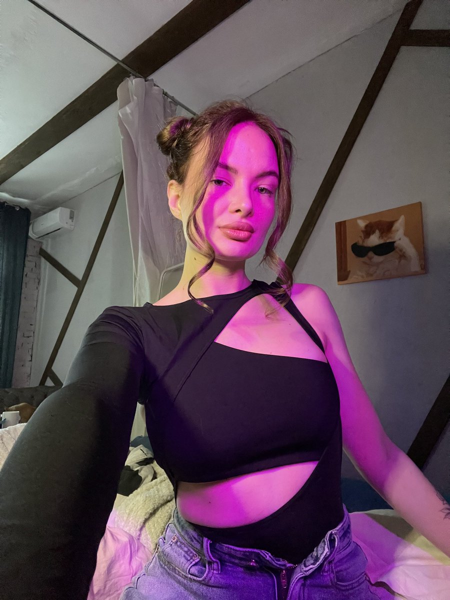 Omg this hollidays were tough

Ok im back to draining 
Wallets, show your Queen some love