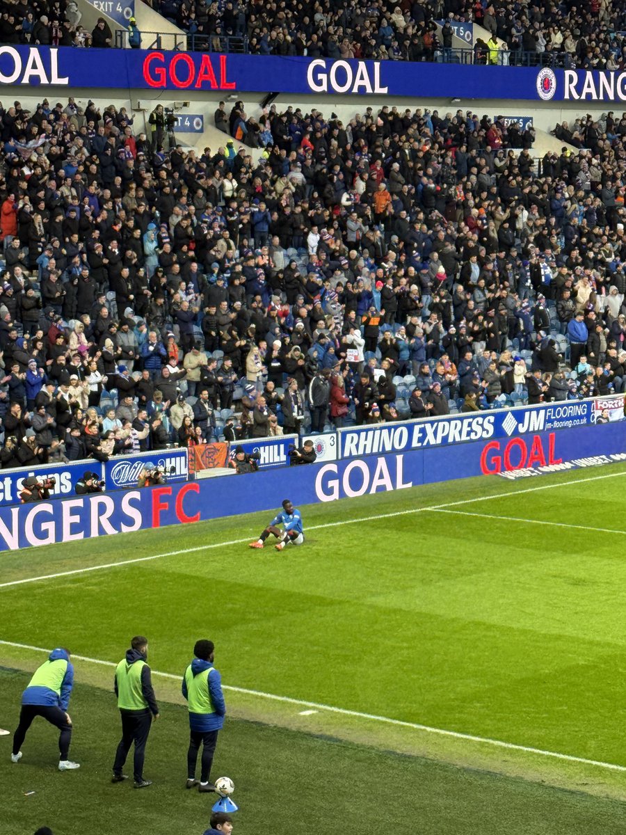 4ladshadadream's tweet photo. 3-0 Rangers!

Diomande header! Mistake from St J &amp; Rangers make it 3!

Really strong start from Rangers, attackers on &amp; looking hungry! https://t.co/VYxPOLnH6k