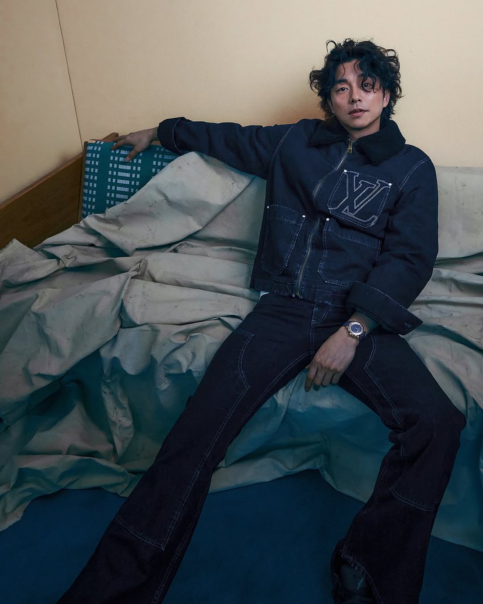 gongyoosimp's tweet photo. new pics of gong yoo from his elle korea x louis vuitton photoshoot!! SO FINE 🥰🫠 https://t.co/o7ZPT74tzi